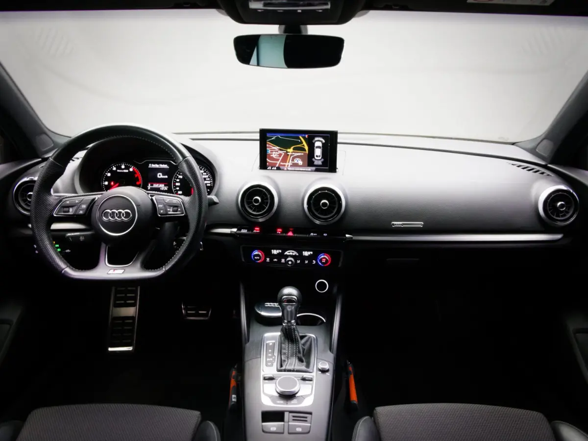 30 TFSI Sport S-Line Edition (CRUISE CONTROL, CLIMATE CONTROL, NAVIGATIESYSTEEM, SPORTSTOELEN, RODE REMKLAUWEN)