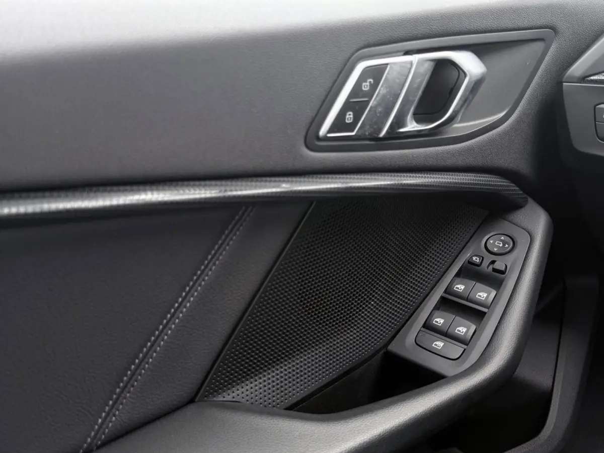 118i Executive Edition | Carplay | PDC | Navi | Sportstuur