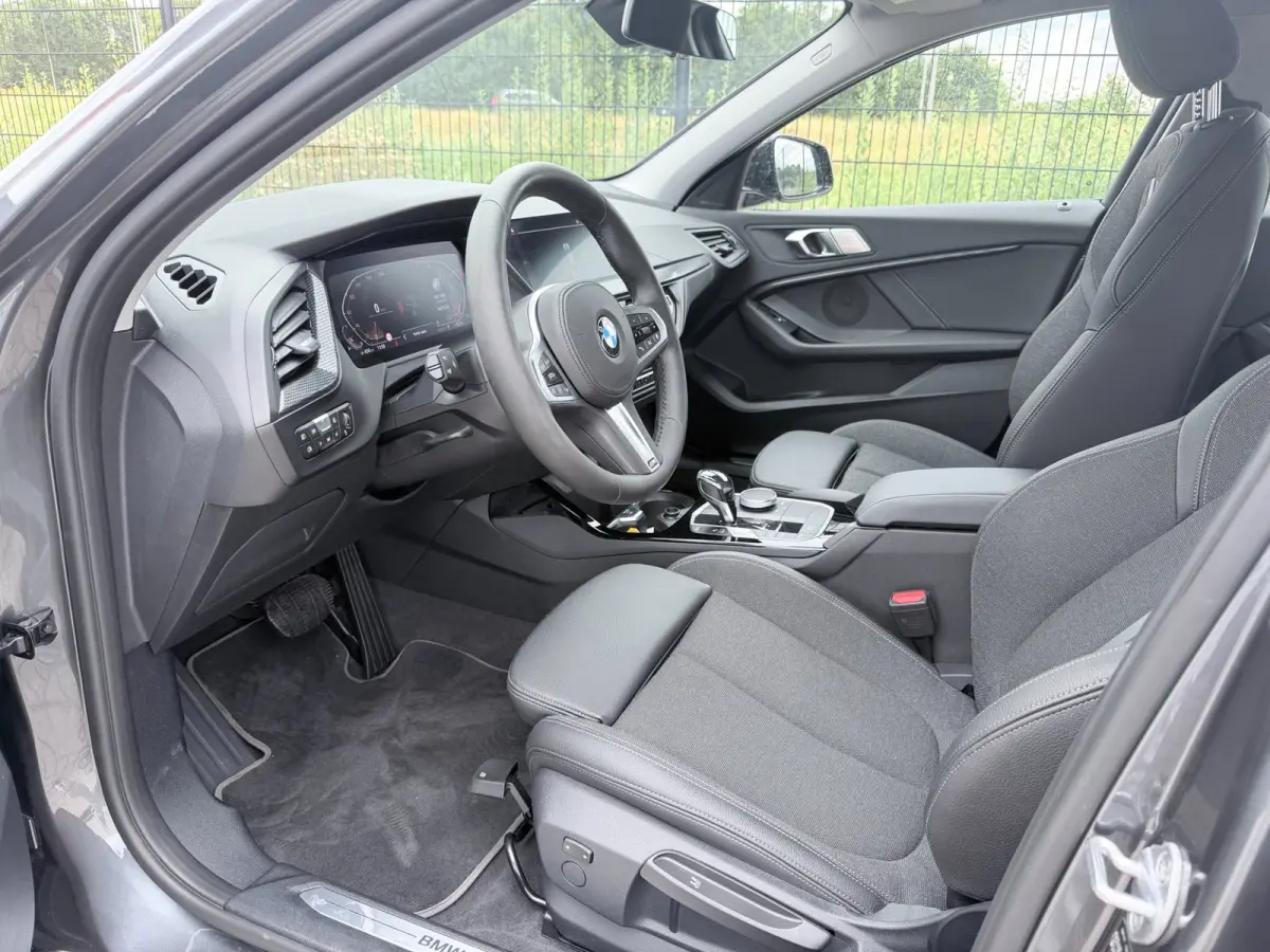 118i Executive Edition | Carplay | PDC | Navi | Sportstuur