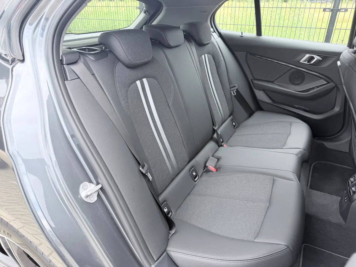 118i Executive Edition | Carplay | PDC | Navi | Sportstuur
