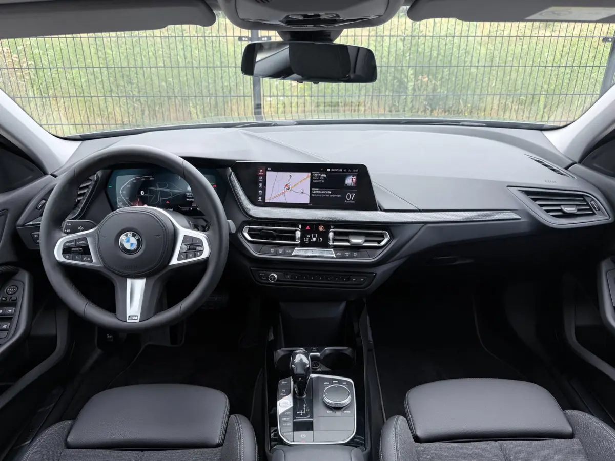 118i Executive Edition | Carplay | PDC | Navi | Sportstuur