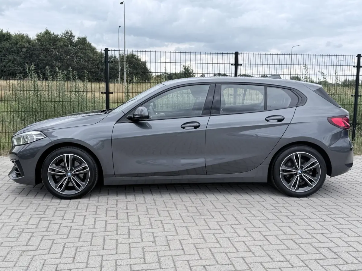 118i Executive Edition | Carplay | PDC | Navi | Sportstuur