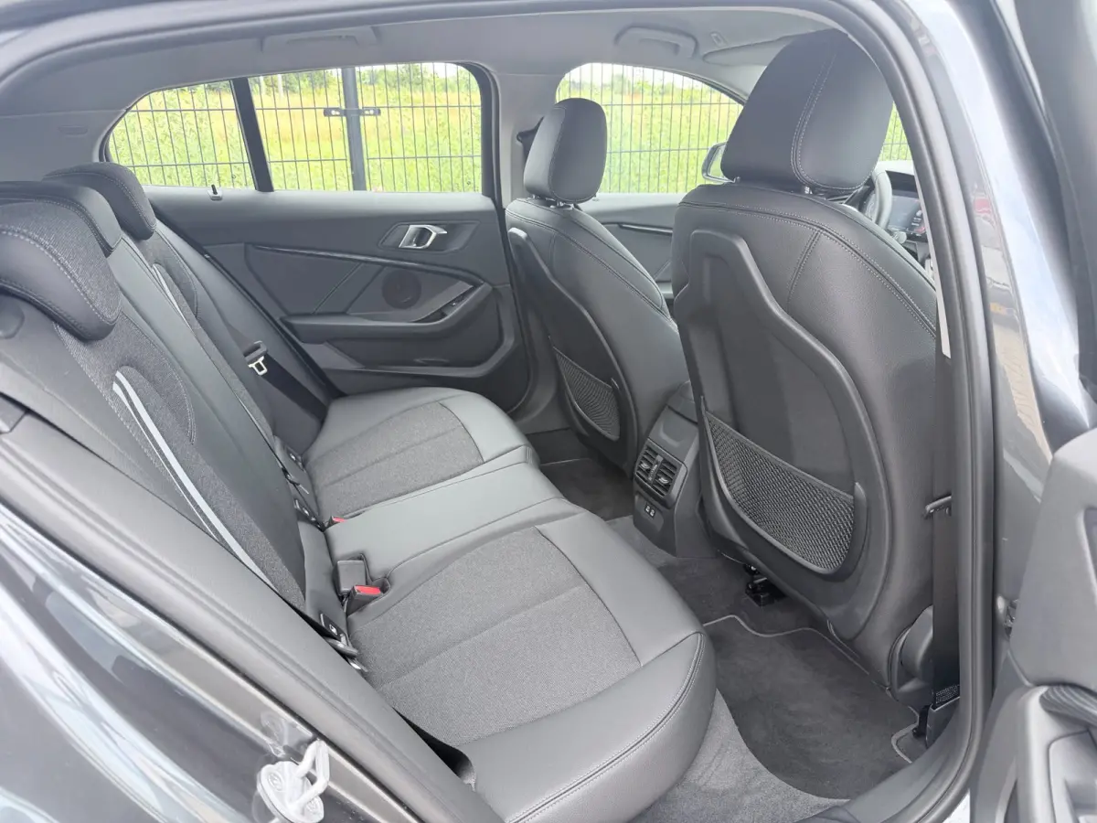 118i Executive Edition | Carplay | PDC | Navi | Sportstuur