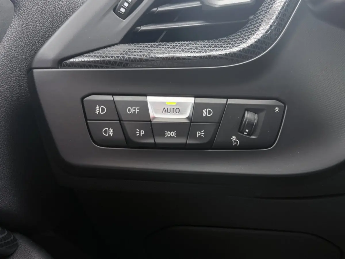 118i Executive Edition | Carplay | PDC | Navi | Sportstuur