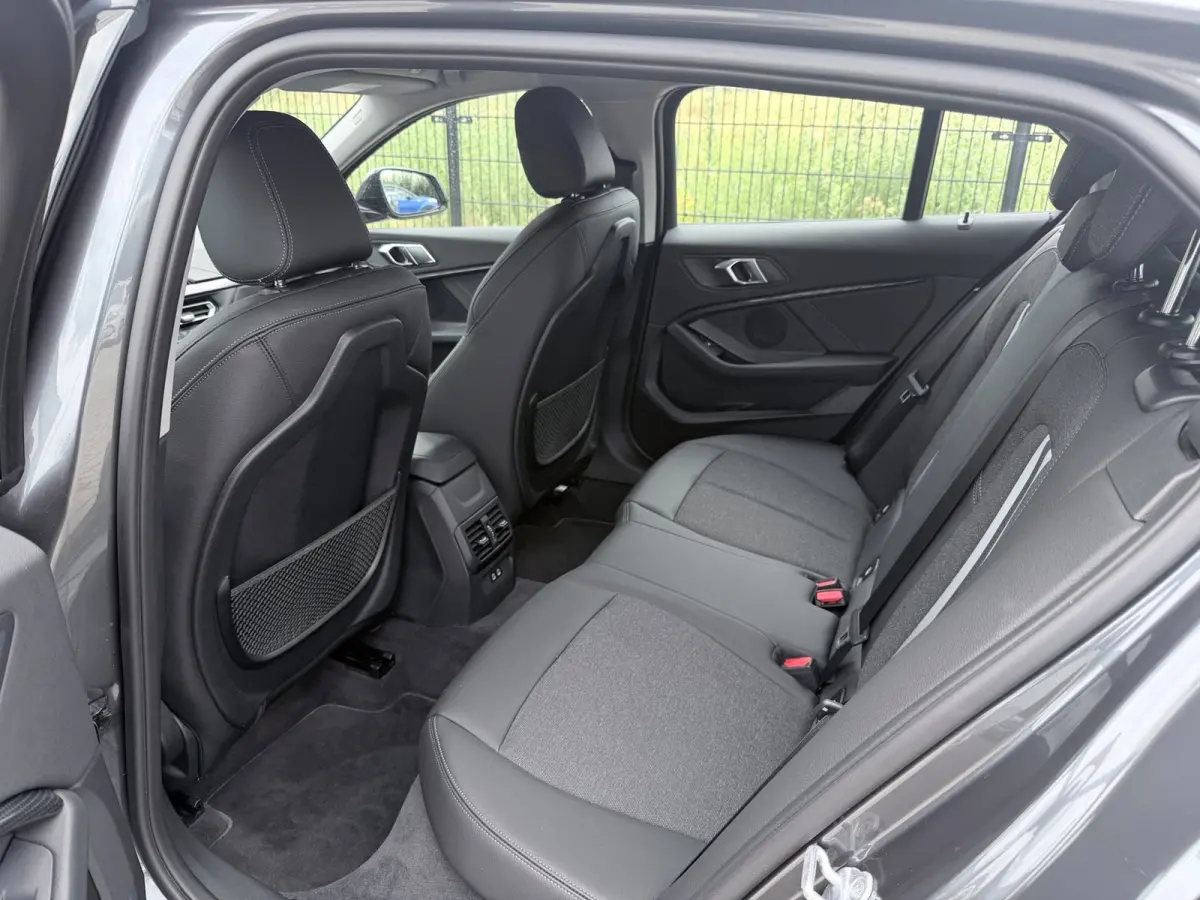 118i Executive Edition | Carplay | PDC | Navi | Sportstuur