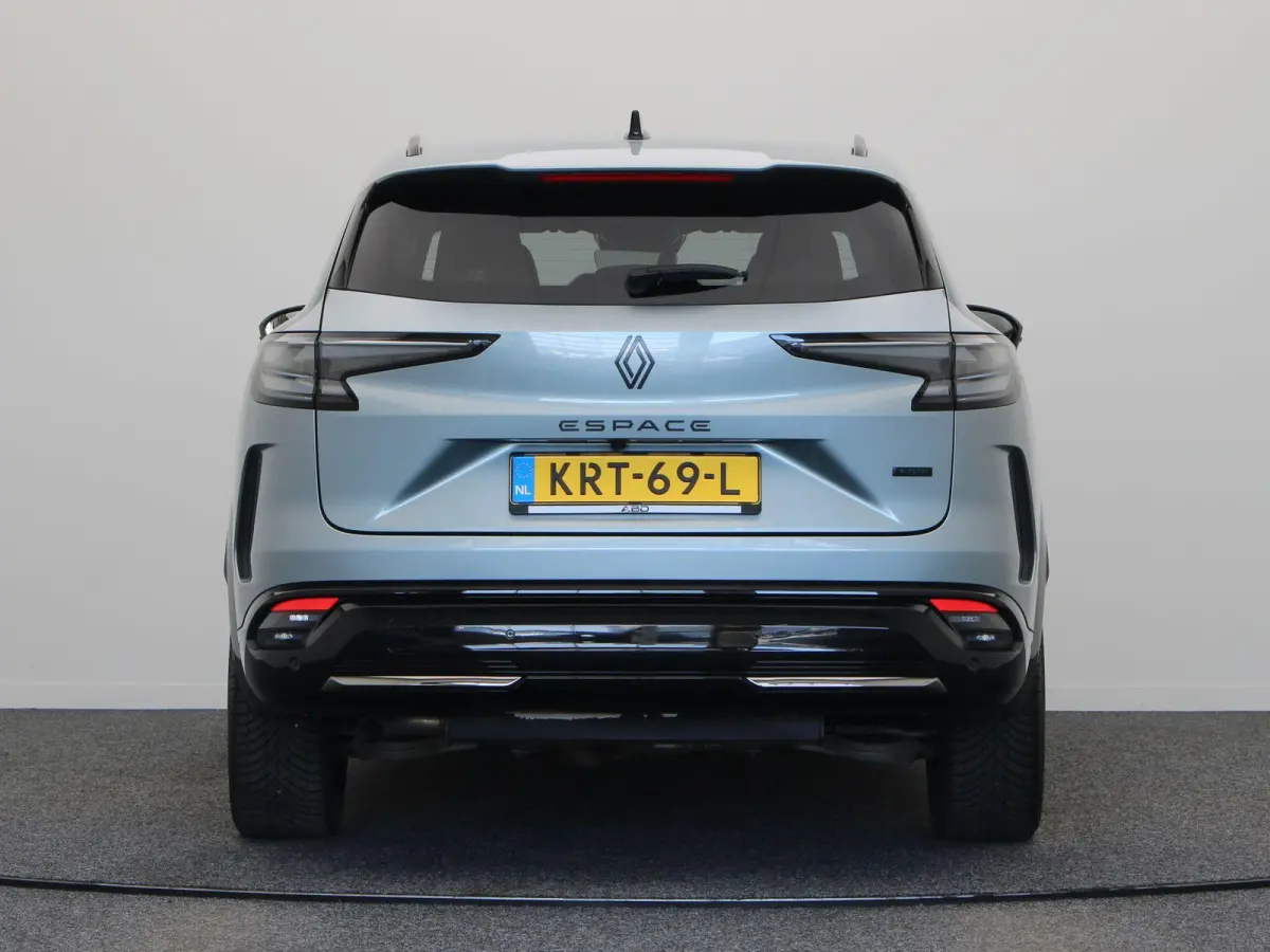 E-Tech full hybrid 200 esprit Alpine 7p. | Facelift | Stoel-stuurverwarming | Adaptieve cruise control | Elektrisch bedienbare stoelen | Navigatie |