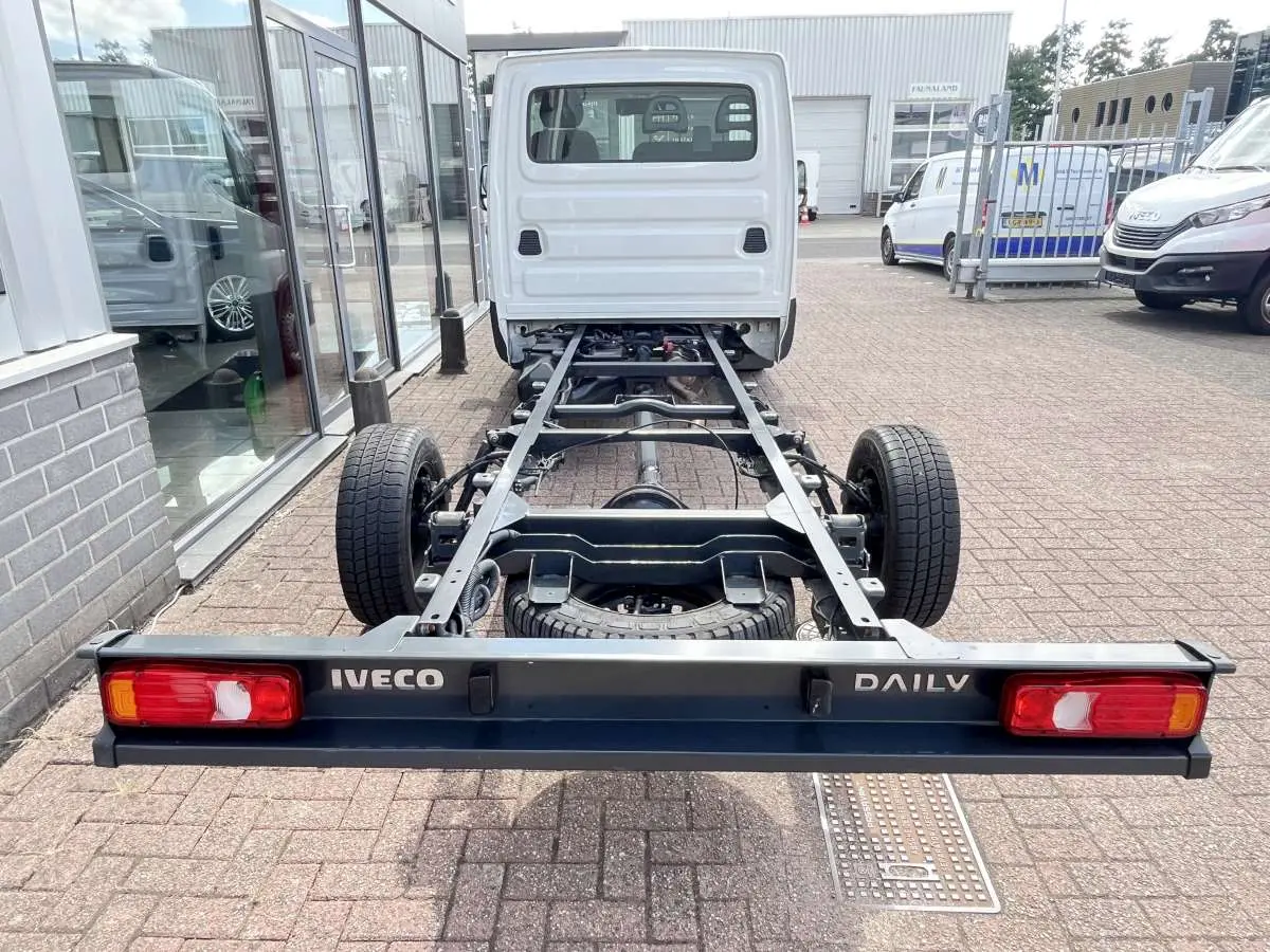 35S18 HA8 3.0 410 Aut. Chassis Cabine Airco/Cruise/Nav