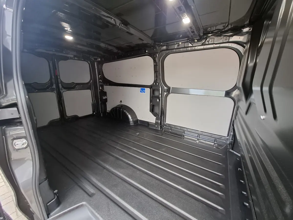 320 2.5 PHEV L2H1 Limited | Incl. BPM | NIEUW!! | Navigatie/Android/Apple Carplay | Cruise Control Adaptief | Voorstoelen/Voorruit Verwarmd | PDC Voor en Achter | Airco Automatisch | LED Kop