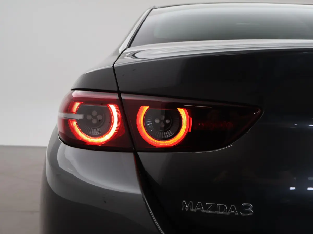 2.0 e-SkyActiv-X M HYBRID 186 PK LUXURY + CARPLAY | BOSE | HEAD-UP | ADAPTIVE CRUISE | MEMORY | STOEL/STUURVERW.