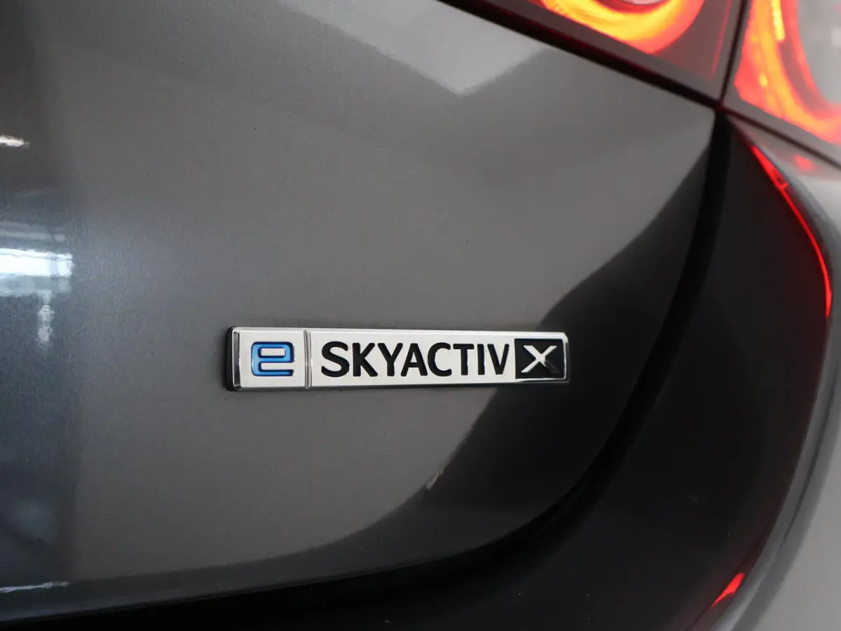 2.0 e-SkyActiv-X M HYBRID 186 PK LUXURY + CARPLAY | BOSE | HEAD-UP | ADAPTIVE CRUISE | MEMORY | STOEL/STUURVERW.