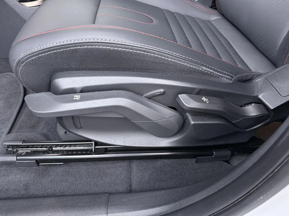 E John Cooper Works | Pakket-L | Stuur- Stoelverwarming | Panoramadak | Harman/Kardon | Head-Up Display |