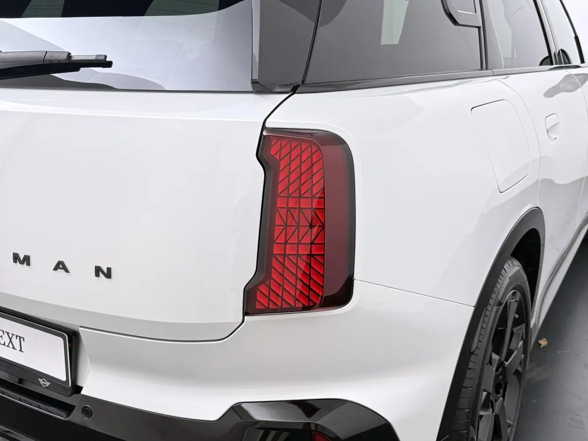E John Cooper Works | Pakket-L | Stuur- Stoelverwarming | Panoramadak | Harman/Kardon | Head-Up Display |