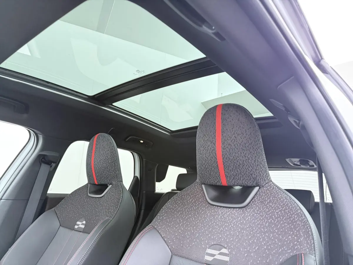 E John Cooper Works | Pakket-L | Stuur- Stoelverwarming | Panoramadak | Harman/Kardon | Head-Up Display |