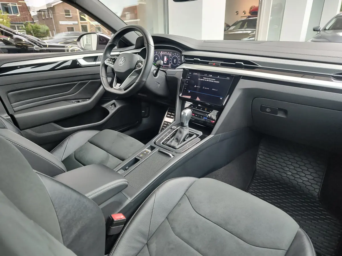 1.4 TSI eHYBRID R-LINE BUSINESS Ergo Seats | Virtual Cockpit | Park Assist