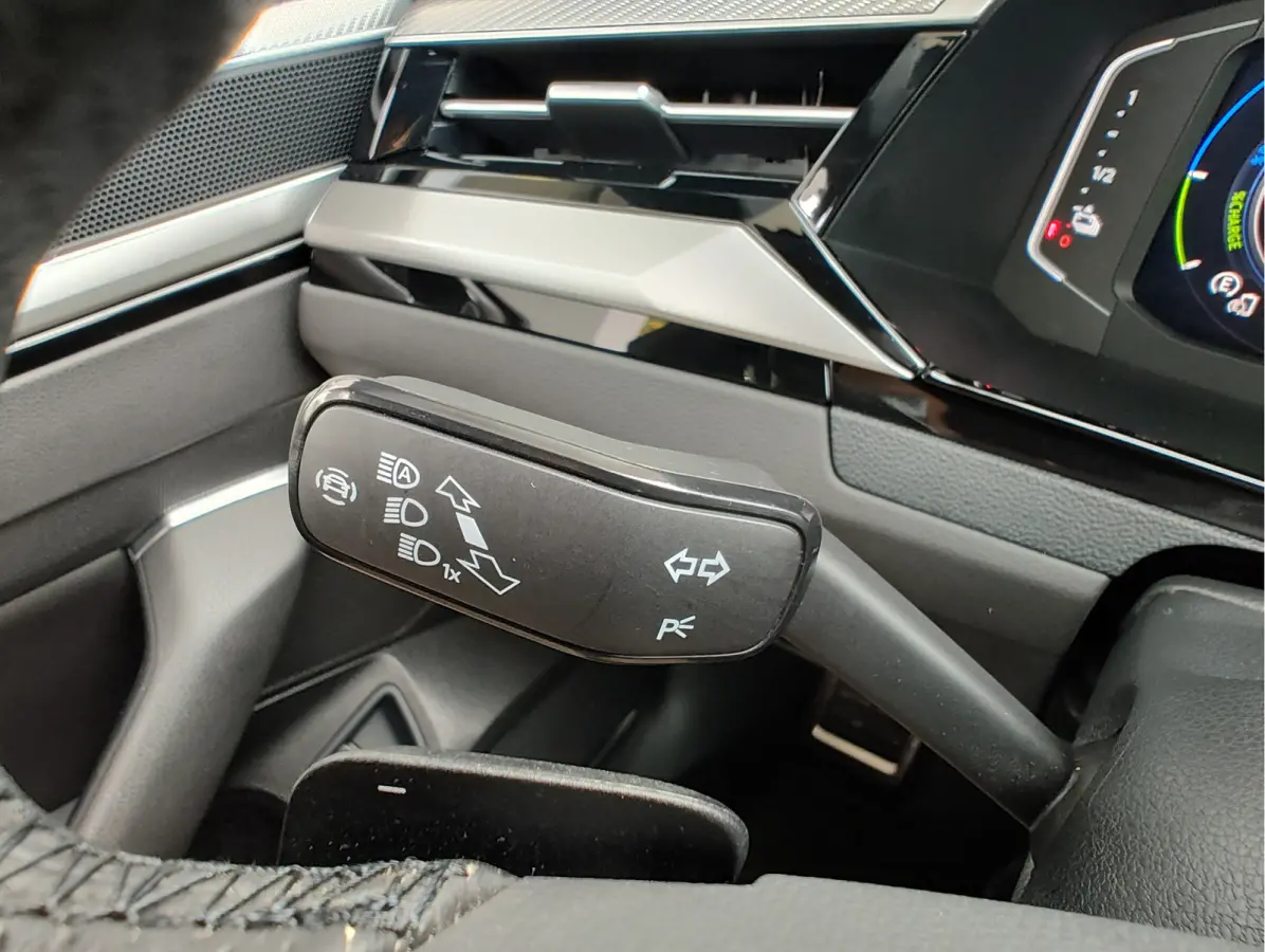 1.4 TSI eHYBRID R-LINE BUSINESS Ergo Seats | Virtual Cockpit | Park Assist