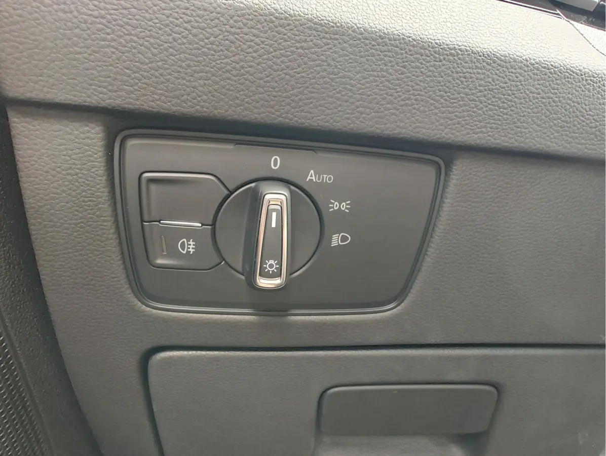 1.4 TSI eHYBRID R-LINE BUSINESS Ergo Seats | Virtual Cockpit | Park Assist