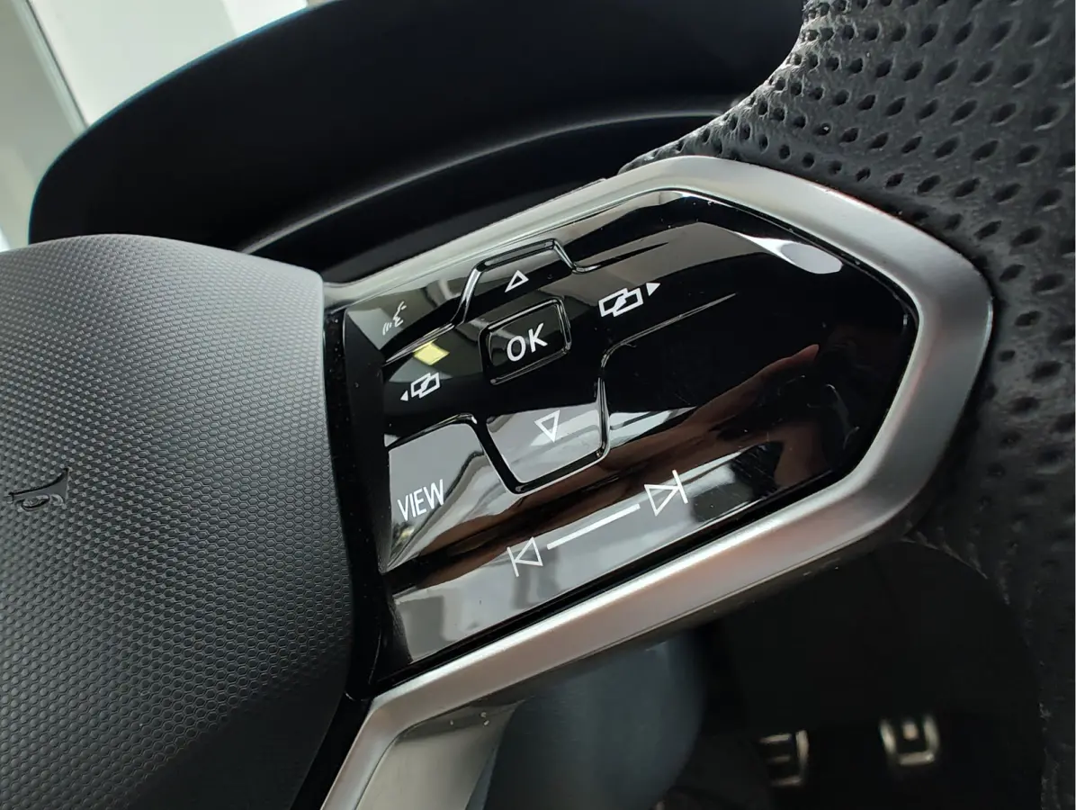 1.4 TSI eHYBRID R-LINE BUSINESS Ergo Seats | Virtual Cockpit | Park Assist