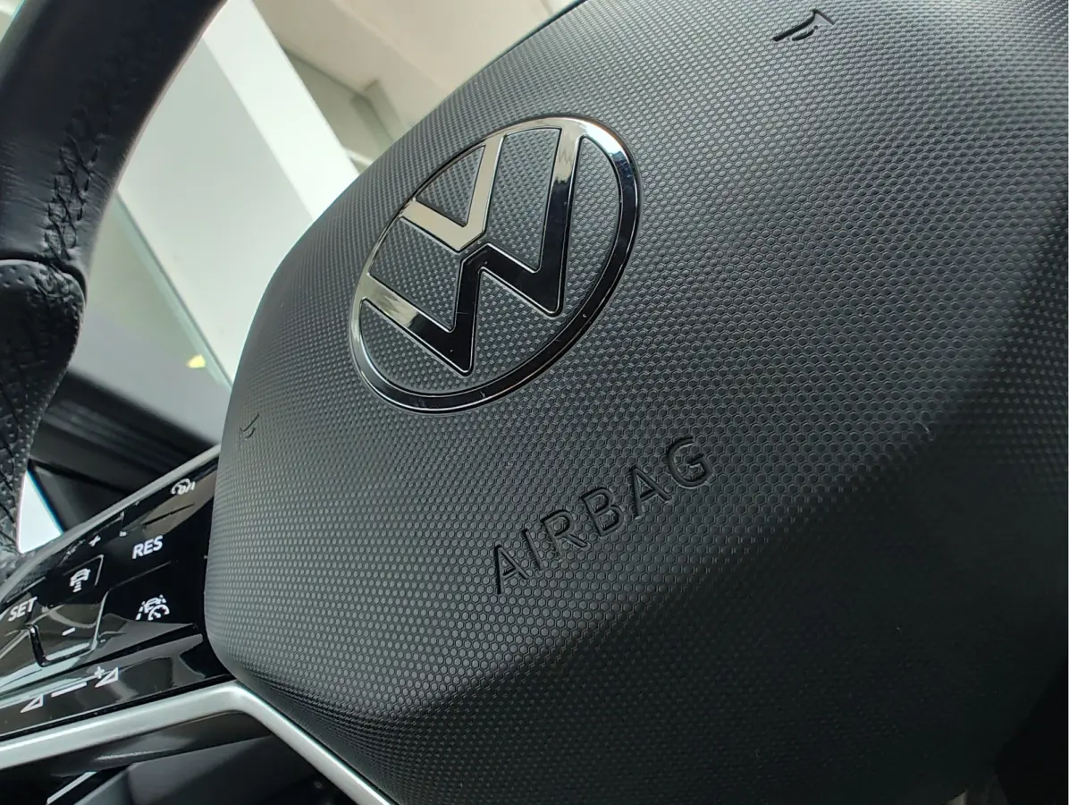 1.4 TSI eHYBRID R-LINE BUSINESS Ergo Seats | Virtual Cockpit | Park Assist