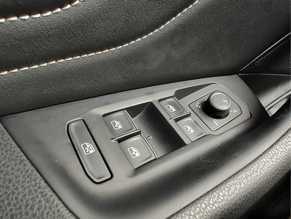 1.4 TSI eHYBRID R-LINE BUSINESS Ergo Seats | Virtual Cockpit | Park Assist