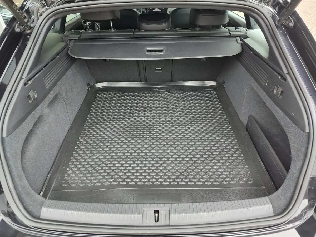 1.4 TSI eHYBRID R-LINE BUSINESS Ergo Seats | Virtual Cockpit | Park Assist