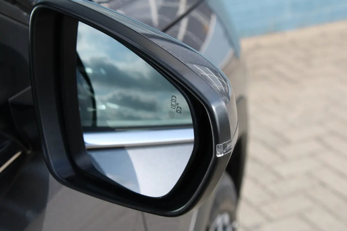 1.6 Plug-in Hybrid 225 Shine | Achterstoelen drie | Achterstoelen verschuifbaar | Achteruitrijcamera