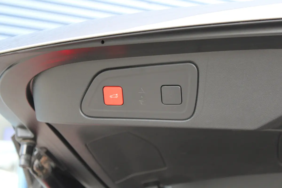 1.6 Plug-in Hybrid 225 Shine | Achterstoelen drie | Achterstoelen verschuifbaar | Achteruitrijcamera