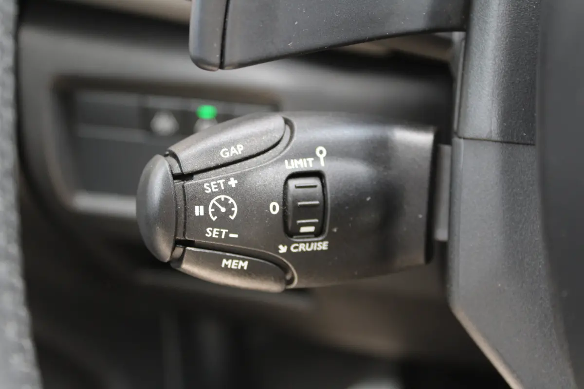 1.6 Plug-in Hybrid 225 Shine | Achterstoelen drie | Achterstoelen verschuifbaar | Achteruitrijcamera