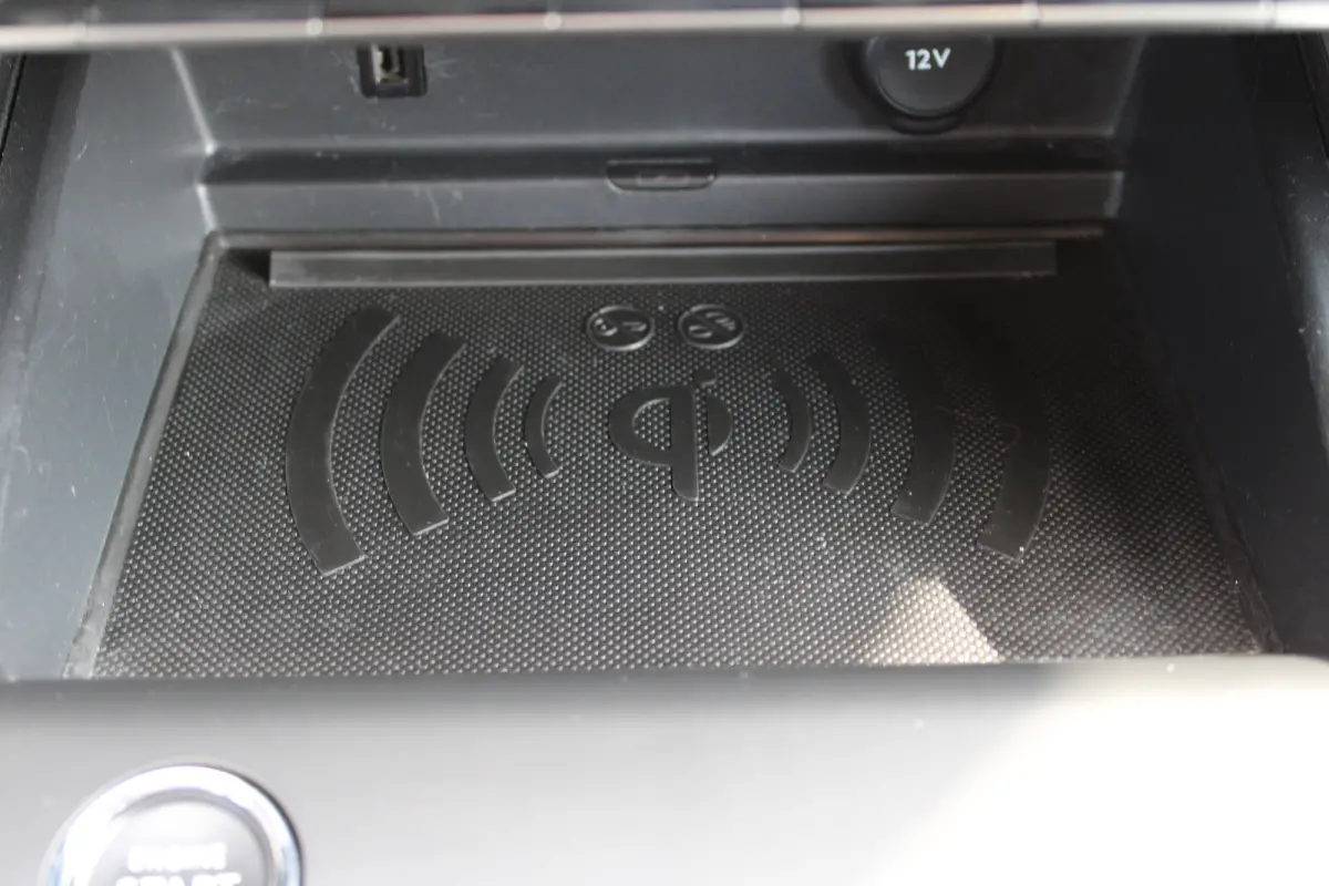 1.6 Plug-in Hybrid 225 Shine | Achterstoelen drie | Achterstoelen verschuifbaar | Achteruitrijcamera