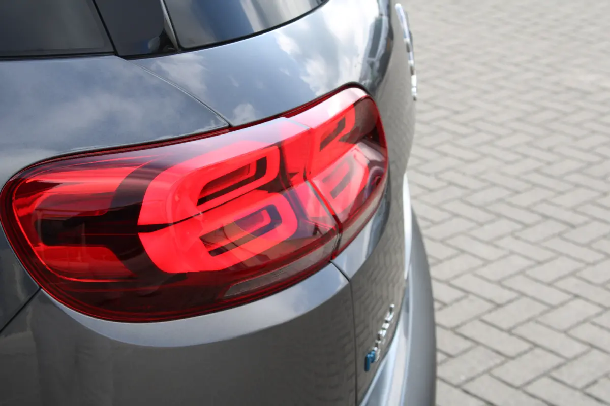 1.6 Plug-in Hybrid 225 Shine | Achterstoelen drie | Achterstoelen verschuifbaar | Achteruitrijcamera