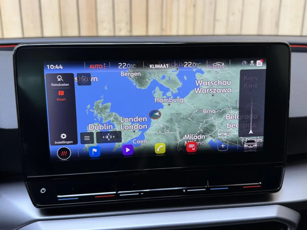 1.0 eTSI FR Business Intense Automaat | Metaalkleur | Apple CarPlay/Android Auto Full-link | LED verlichting | Climate control | Cruise control adaptief | Navigatiesysteem | Achteruitrijcame