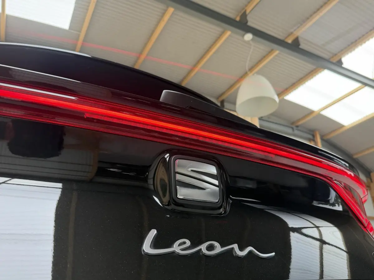 1.0 eTSI FR Business Intense Automaat | Metaalkleur | Apple CarPlay/Android Auto Full-link | LED verlichting | Climate control | Cruise control adaptief | Navigatiesysteem | Achteruitrijcame