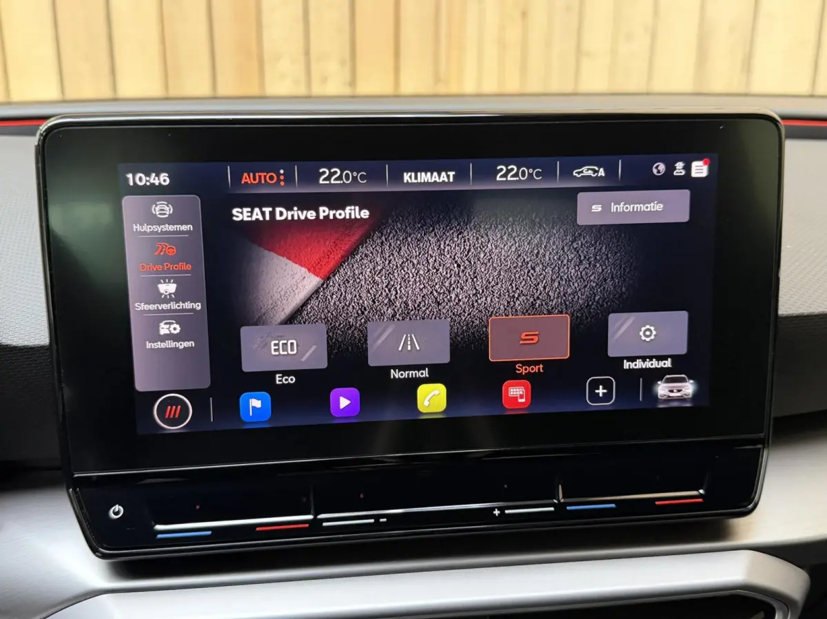 1.0 eTSI FR Business Intense Automaat | Metaalkleur | Apple CarPlay/Android Auto Full-link | LED verlichting | Climate control | Cruise control adaptief | Navigatiesysteem | Achteruitrijcame