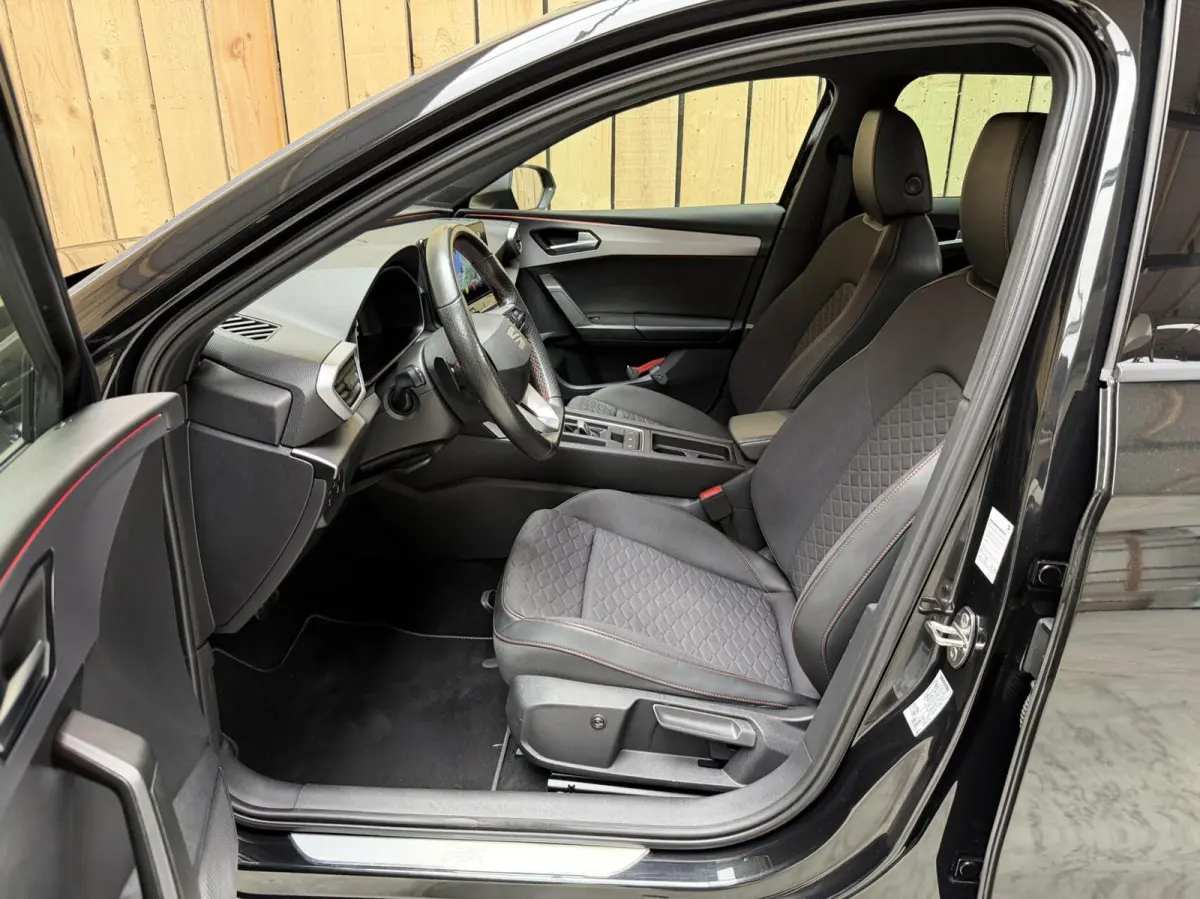 1.0 eTSI FR Business Intense Automaat | Metaalkleur | Apple CarPlay/Android Auto Full-link | LED verlichting | Climate control | Cruise control adaptief | Navigatiesysteem | Achteruitrijcame
