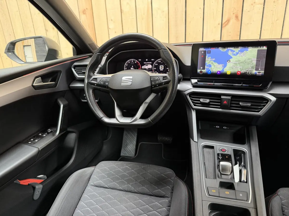 1.0 eTSI FR Business Intense Automaat | Metaalkleur | Apple CarPlay/Android Auto Full-link | LED verlichting | Climate control | Cruise control adaptief | Navigatiesysteem | Achteruitrijcame