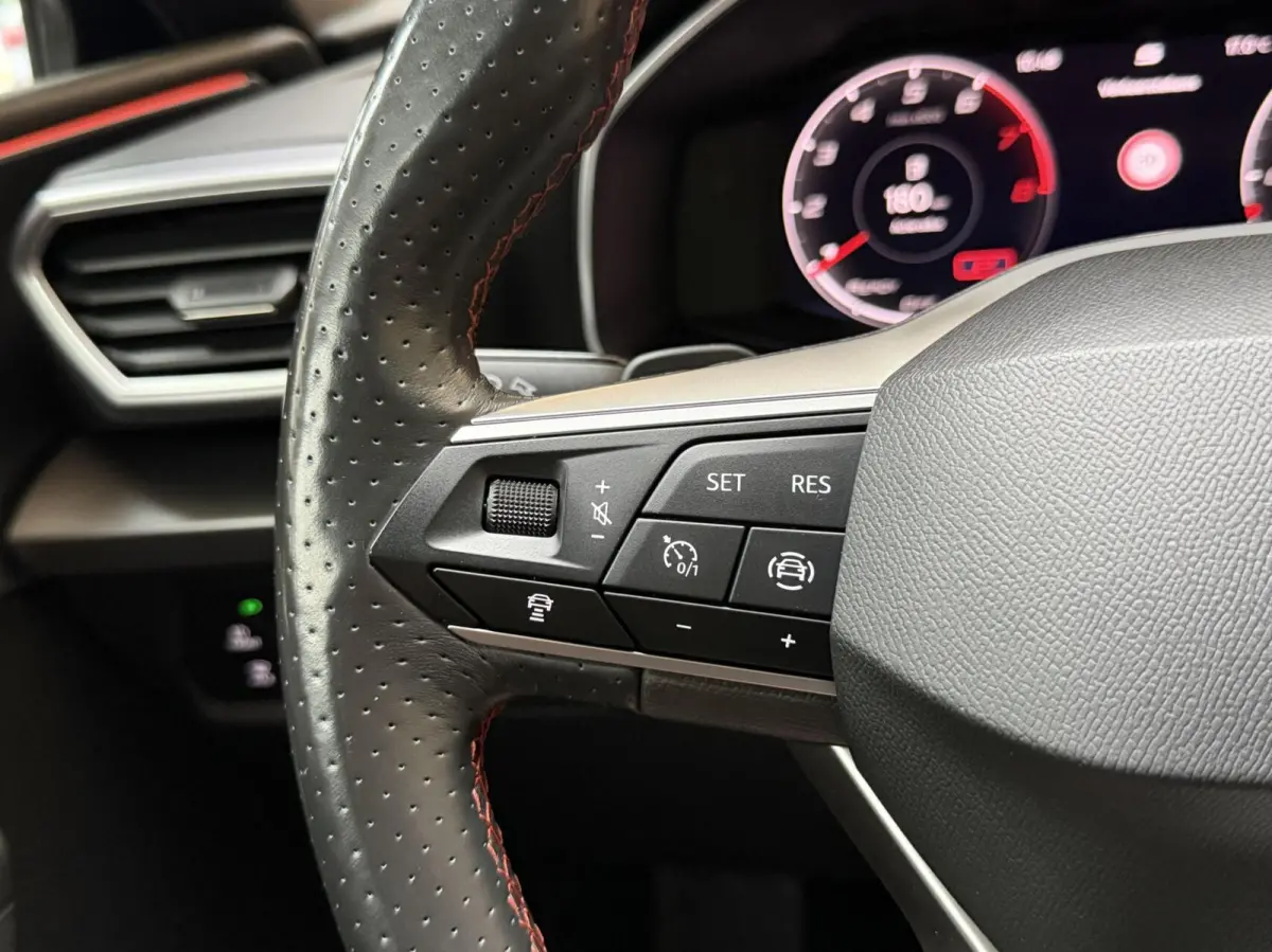 1.0 eTSI FR Business Intense Automaat | Metaalkleur | Apple CarPlay/Android Auto Full-link | LED verlichting | Climate control | Cruise control adaptief | Navigatiesysteem | Achteruitrijcame