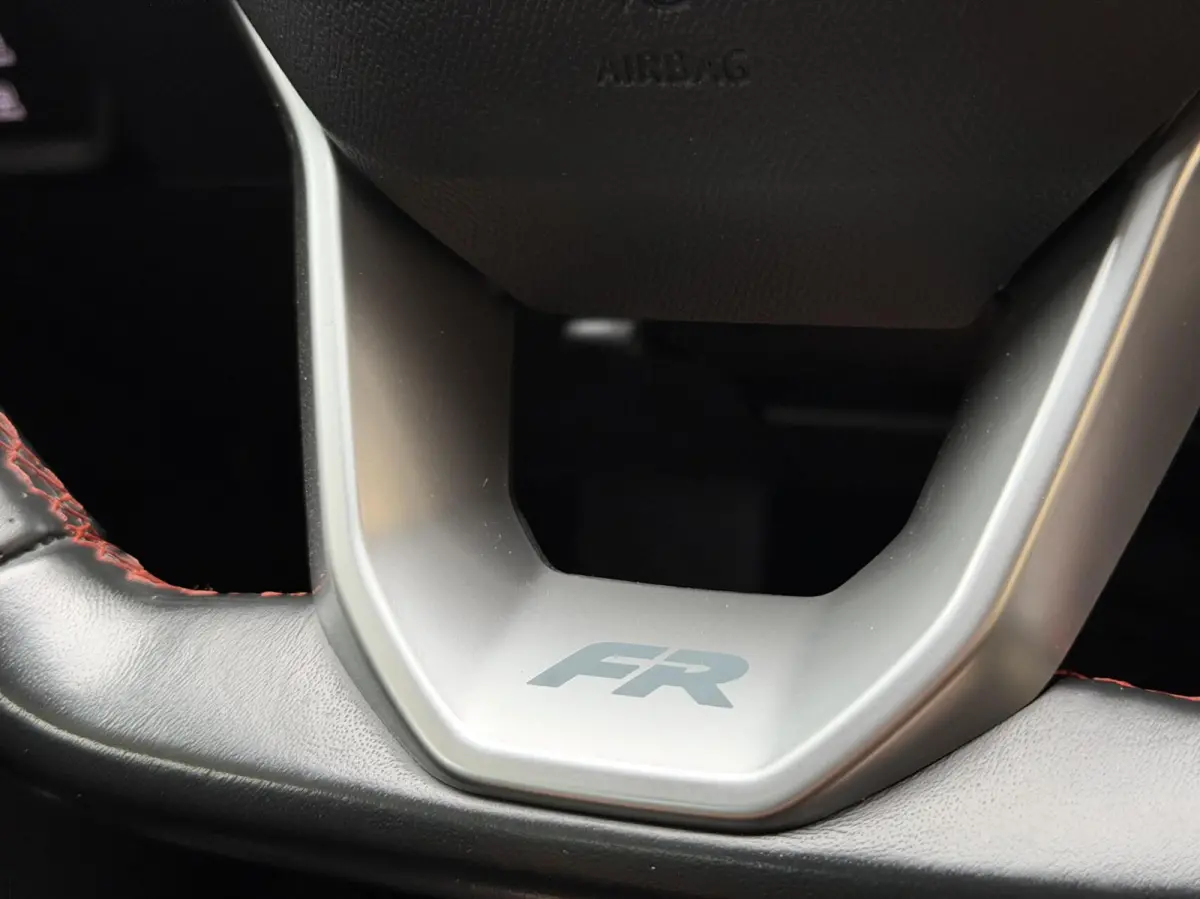 1.0 eTSI FR Business Intense Automaat | Metaalkleur | Apple CarPlay/Android Auto Full-link | LED verlichting | Climate control | Cruise control adaptief | Navigatiesysteem | Achteruitrijcame