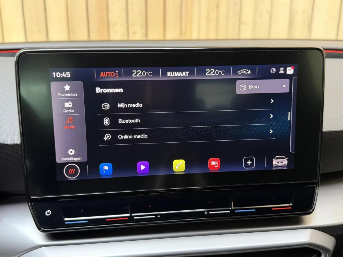 1.0 eTSI FR Business Intense Automaat | Metaalkleur | Apple CarPlay/Android Auto Full-link | LED verlichting | Climate control | Cruise control adaptief | Navigatiesysteem | Achteruitrijcame