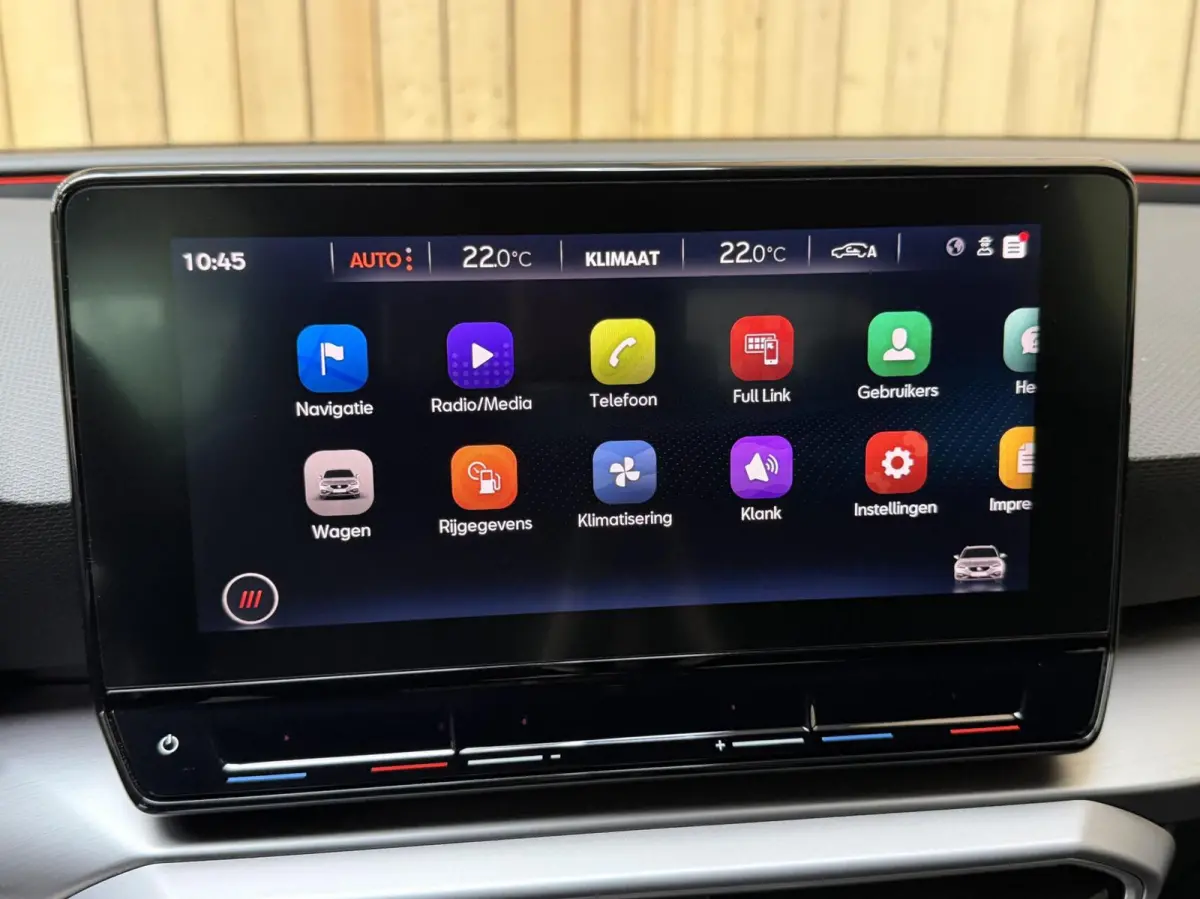 1.0 eTSI FR Business Intense Automaat | Metaalkleur | Apple CarPlay/Android Auto Full-link | LED verlichting | Climate control | Cruise control adaptief | Navigatiesysteem | Achteruitrijcame