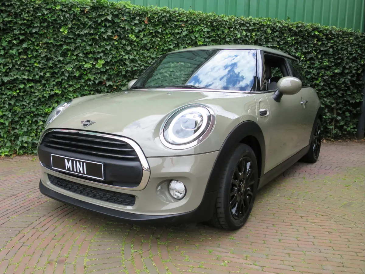 1.5 Chili F56 LCI LED, Navi, Apple CarPlay, DAB en 16"
