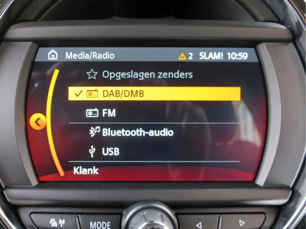 1.5 Chili F56 LCI LED, Navi, Apple CarPlay, DAB en 16"