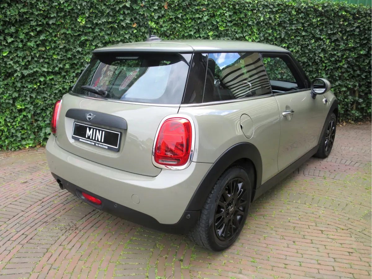 1.5 Chili F56 LCI LED, Navi, Apple CarPlay, DAB en 16"