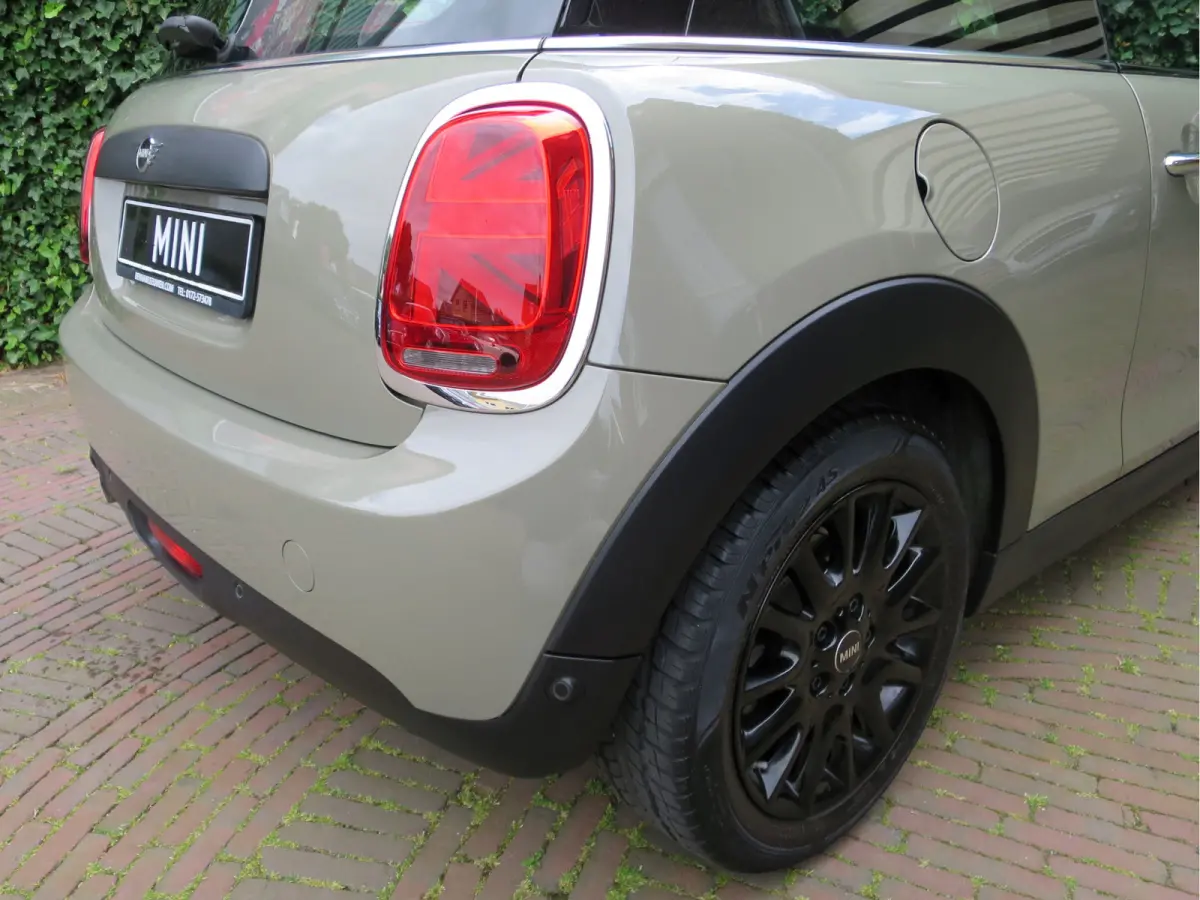 1.5 Chili F56 LCI LED, Navi, Apple CarPlay, DAB en 16"