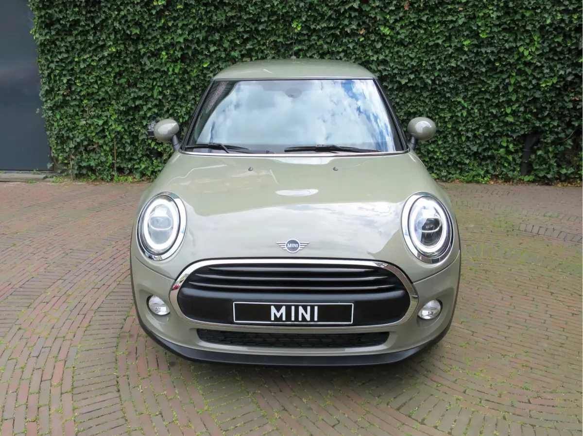 1.5 Chili F56 LCI LED, Navi, Apple CarPlay, DAB en 16"