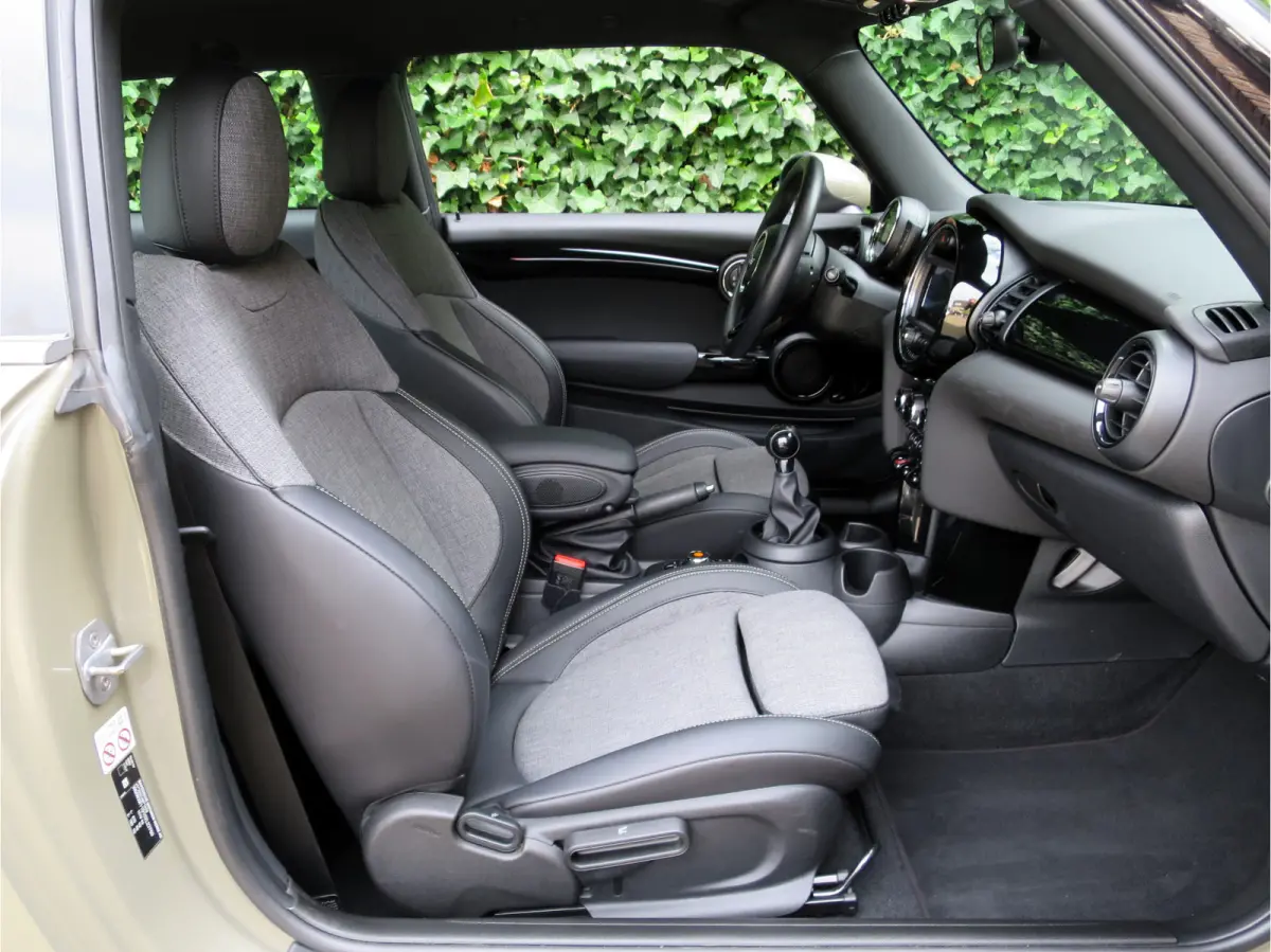1.5 Chili F56 LCI LED, Navi, Apple CarPlay, DAB en 16"