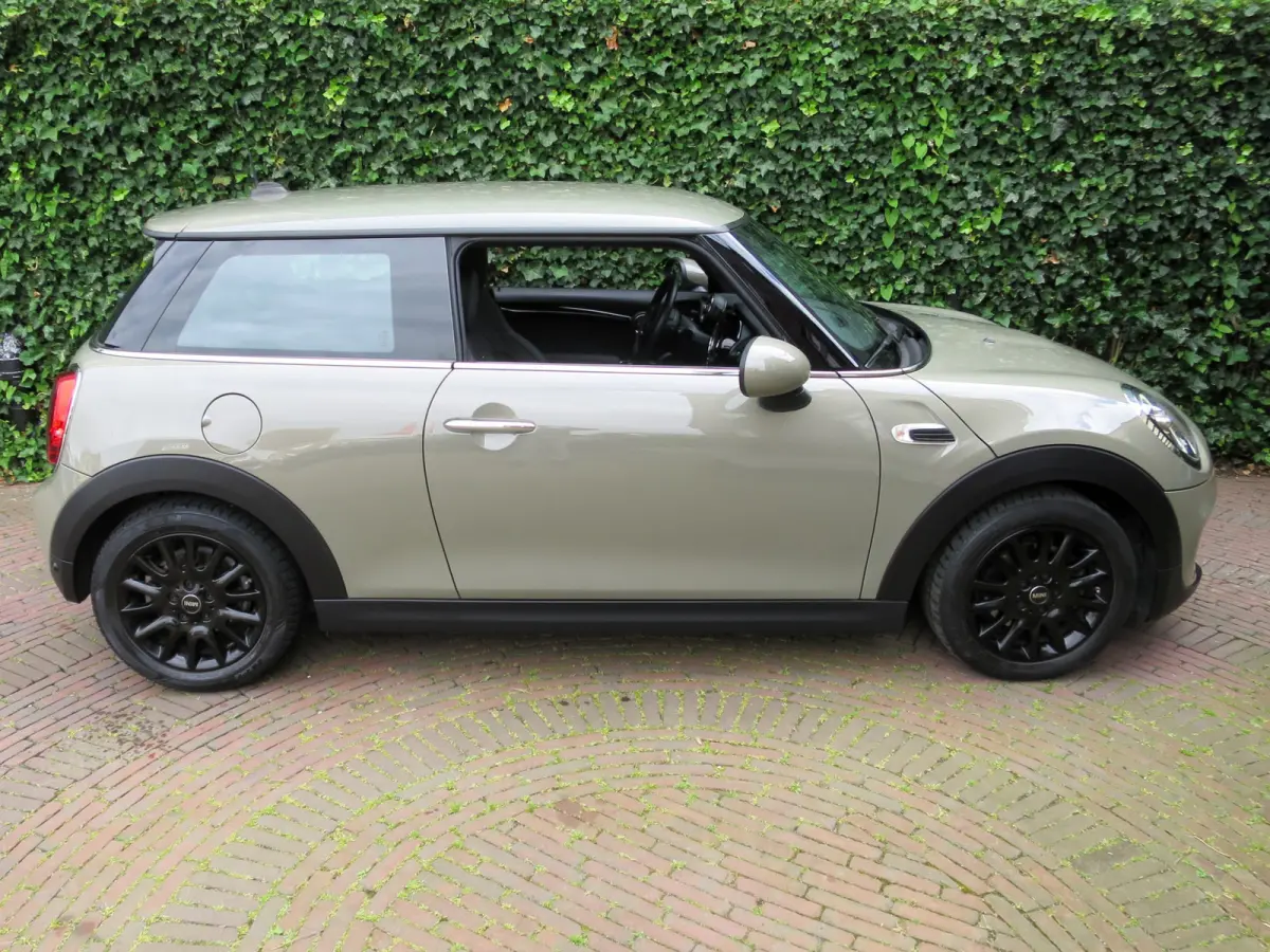 1.5 Chili F56 LCI LED, Navi, Apple CarPlay, DAB en 16"