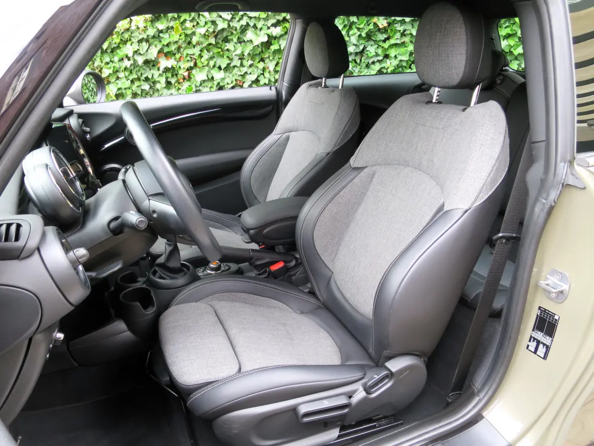 1.5 Chili F56 LCI LED, Navi, Apple CarPlay, DAB en 16"