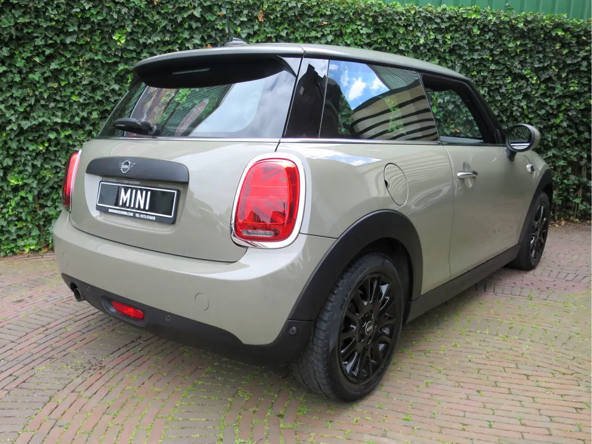 1.5 Chili F56 LCI LED, Navi, Apple CarPlay, DAB en 16"