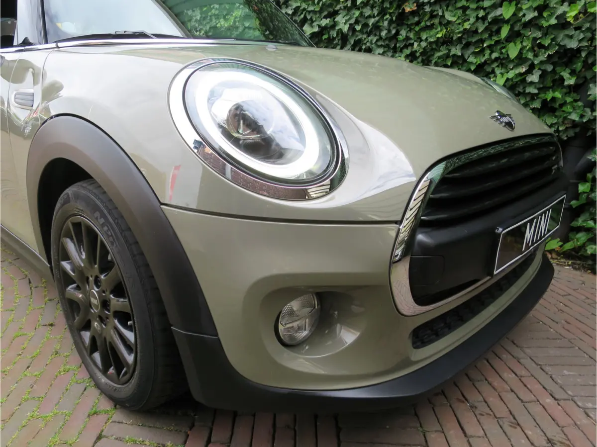 1.5 Chili F56 LCI LED, Navi, Apple CarPlay, DAB en 16"