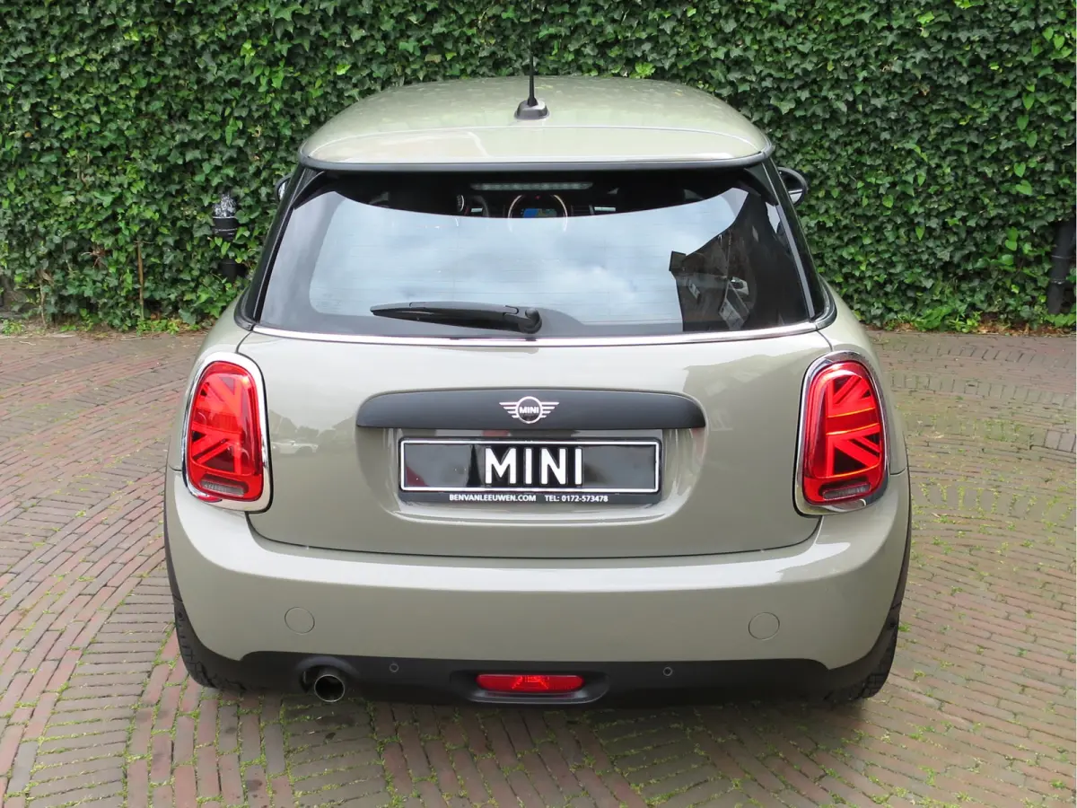 1.5 Chili F56 LCI LED, Navi, Apple CarPlay, DAB en 16"