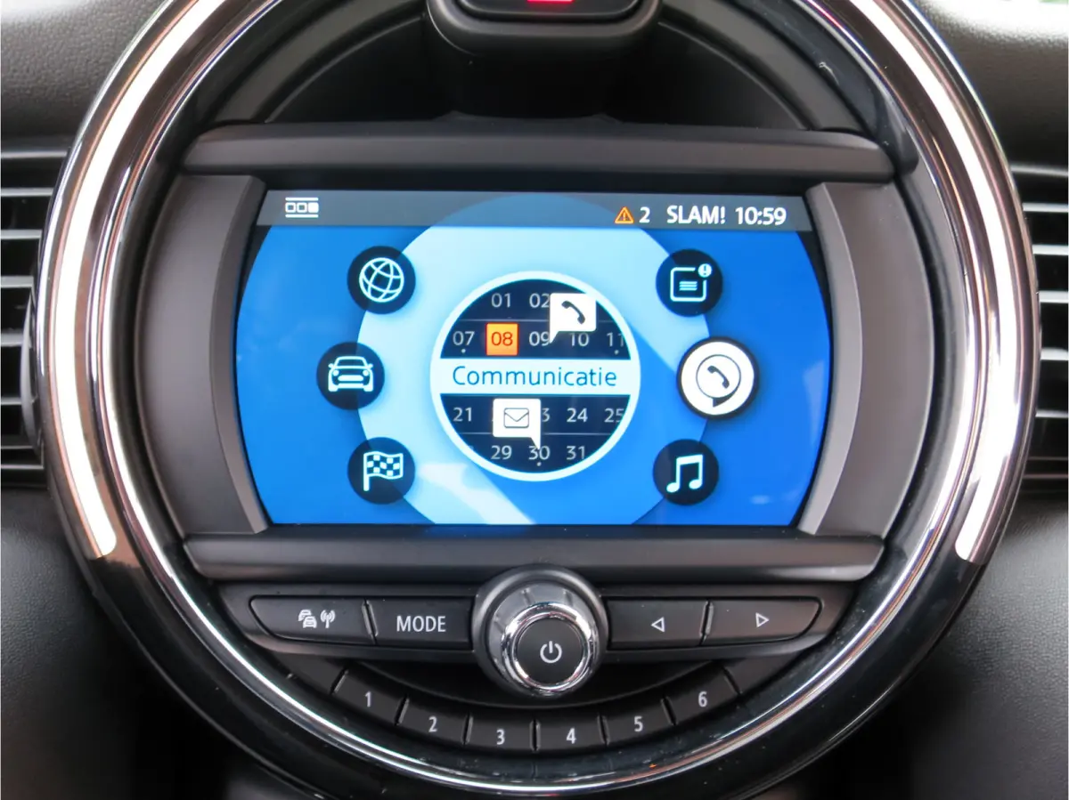 1.5 Chili F56 LCI LED, Navi, Apple CarPlay, DAB en 16"